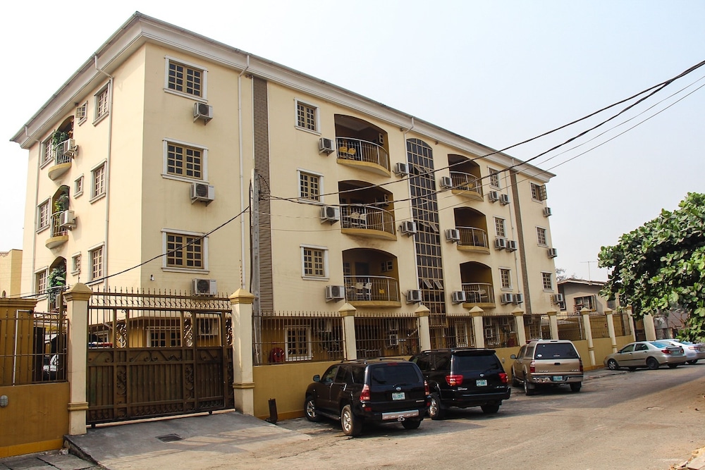 Banex Apartments 26/30