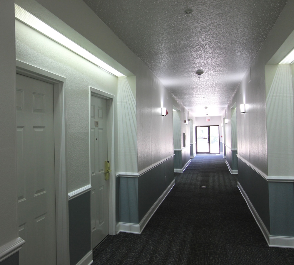 Hotel Pensacola 35/65