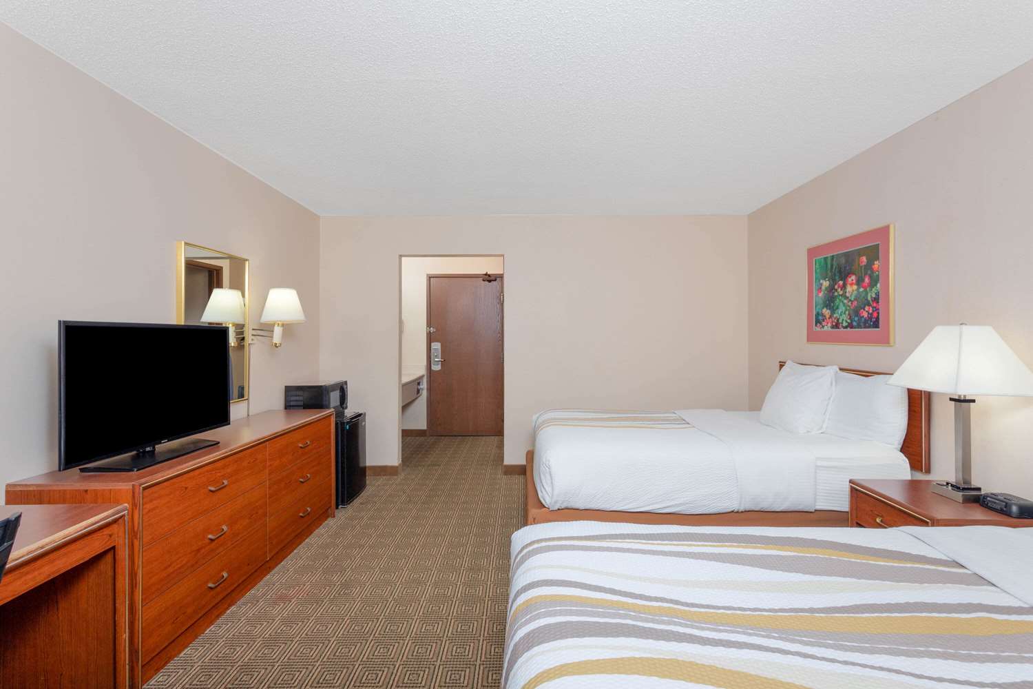 Norwood Inn & Suites by BlissPoint 7/38