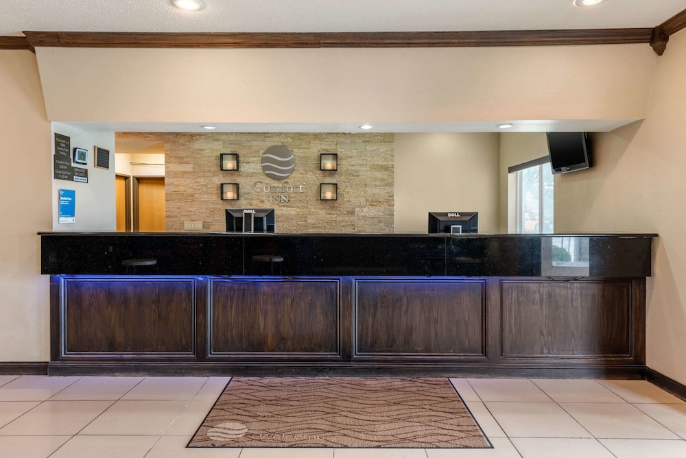 Comfort Inn Warren I-69 4/30