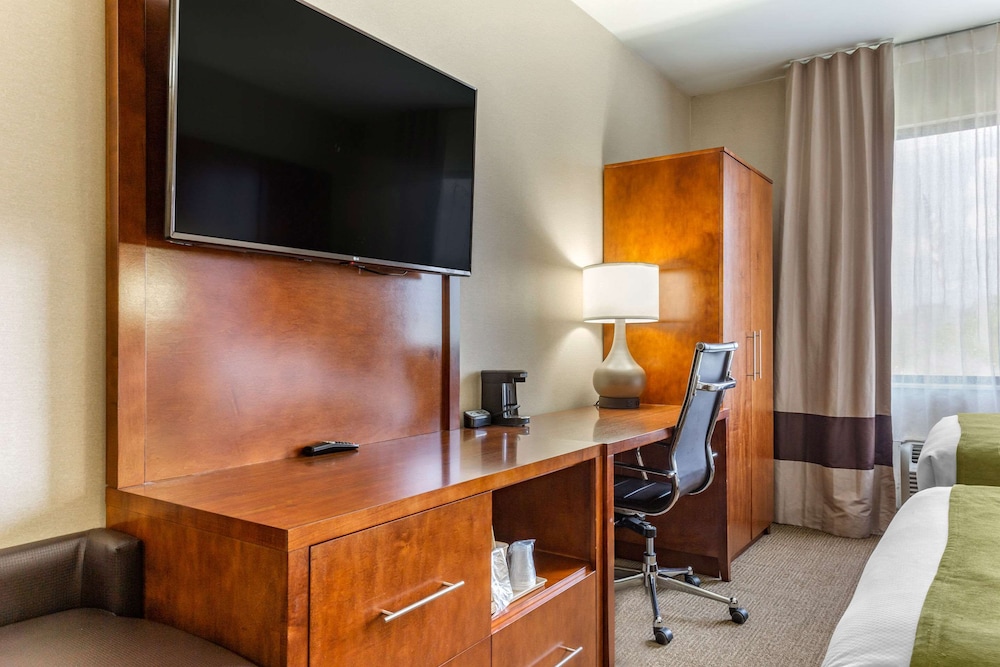 Comfort Suites Dover University Area 33/36