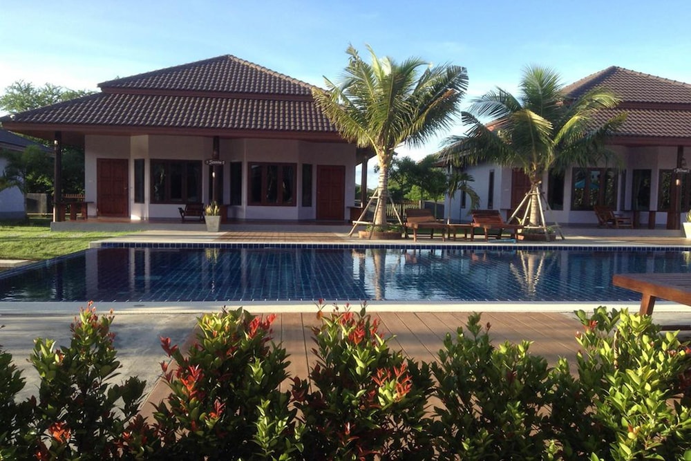 Waterside Resort 10/70