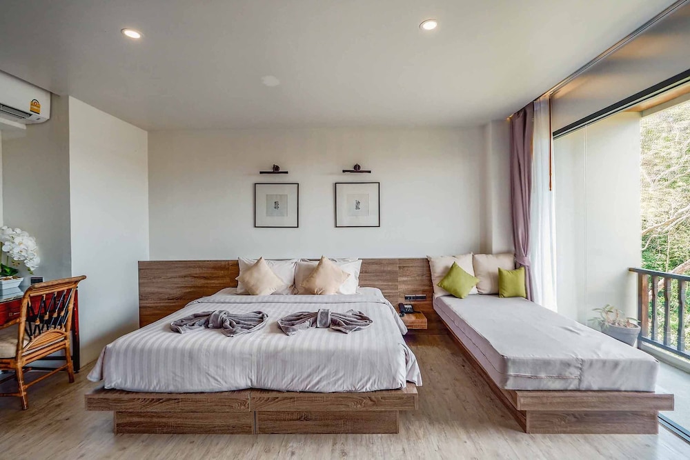 Forest, Suite, King Bed, Hot Tub