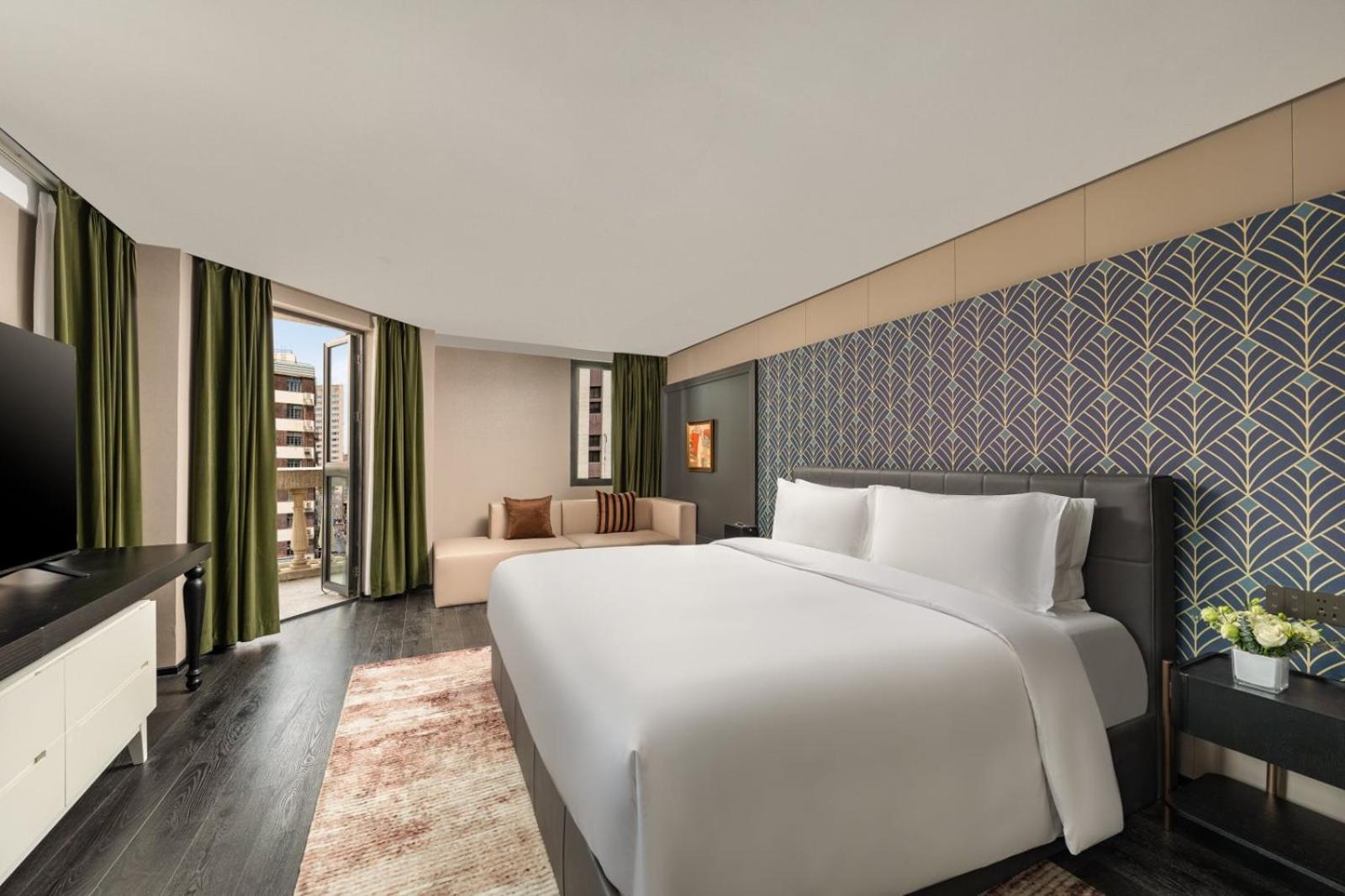 City, King Bed, Balcony