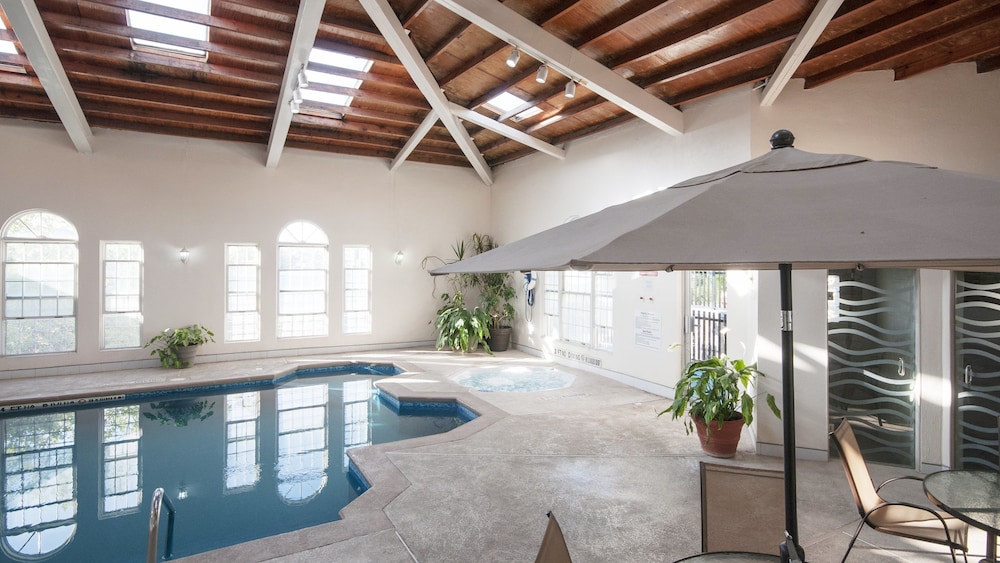 swimming pool spa