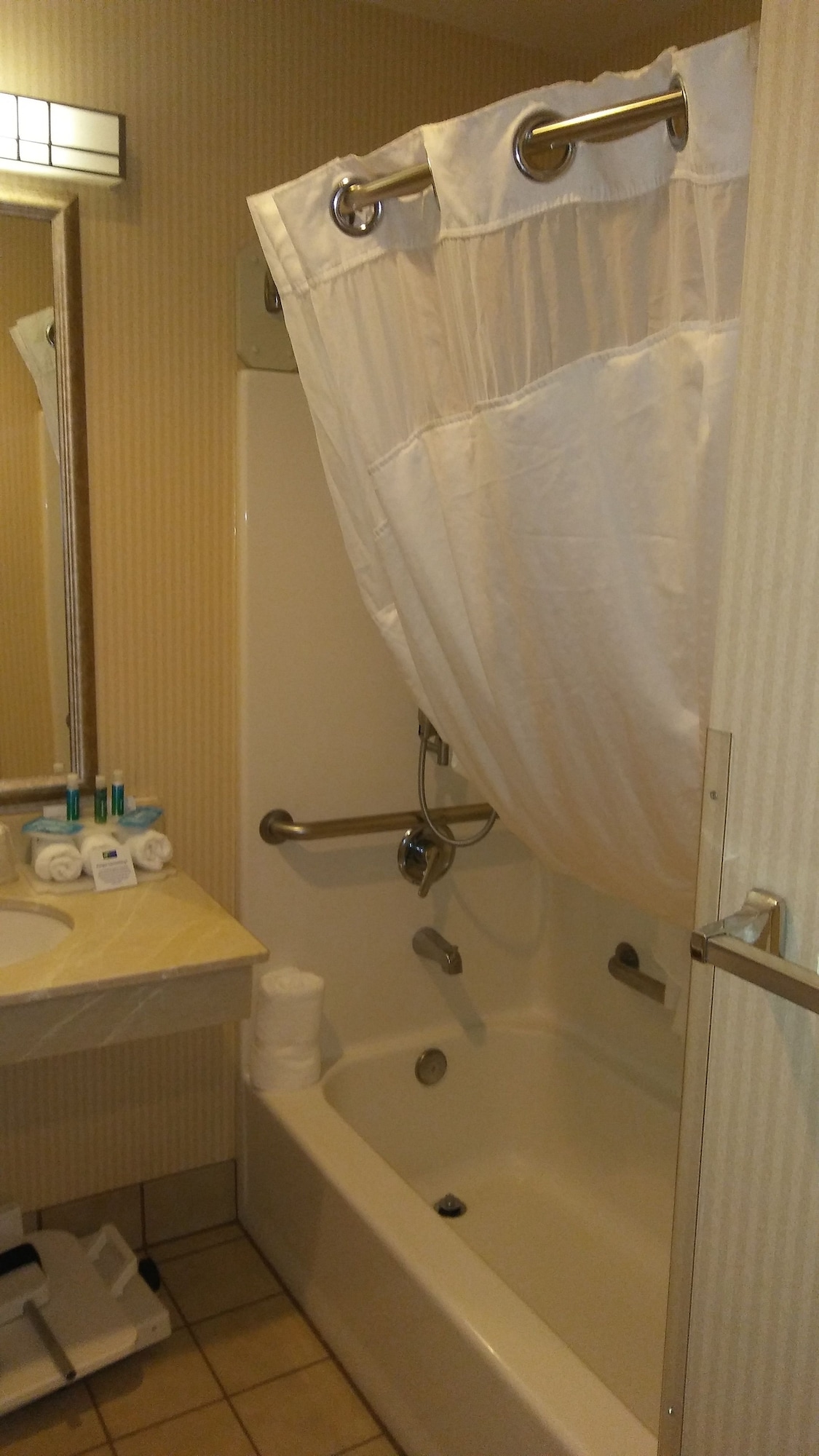 غرفة قياسية بسرير كينج لذوي الإعاقة، Best Western Bend North 9/9