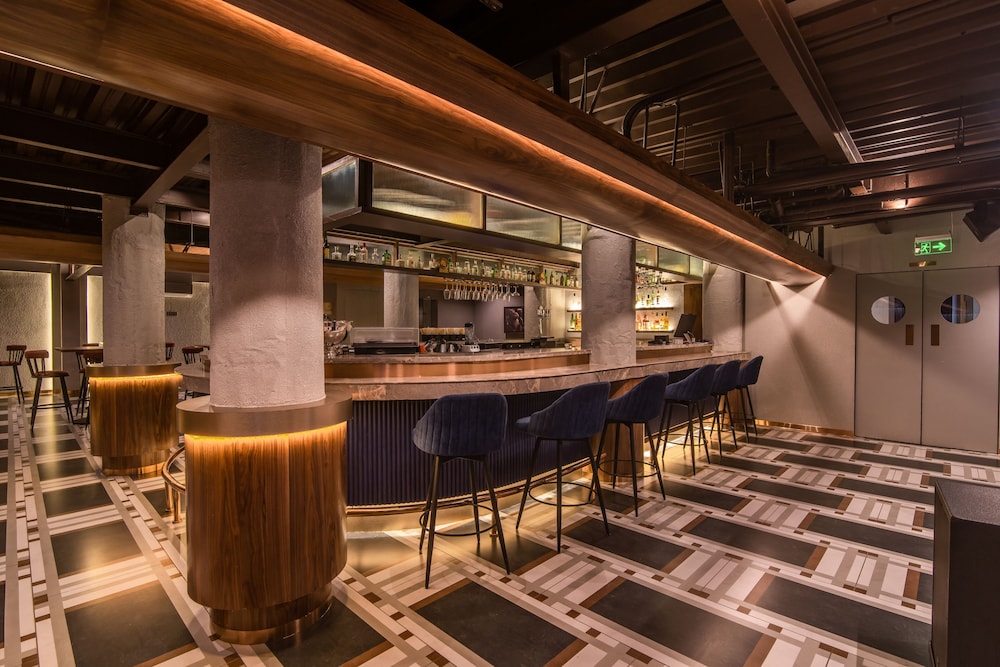 37th Crescent Hotel 42/50
