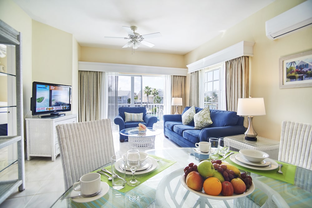Sandyport Beaches Resort 38/77