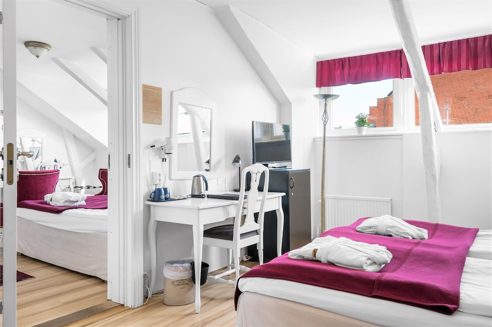 2 Bedrooms, Connecting, Family, 2 King Beds, City View