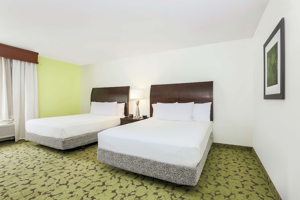 Hilton Garden Inn Dallas-Lewisville 13/79