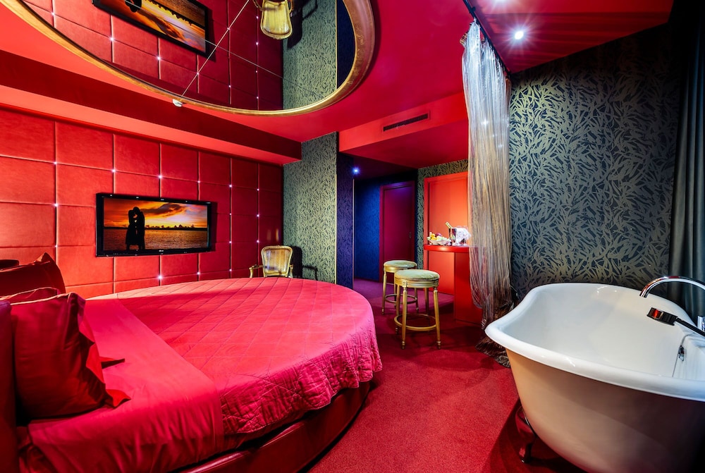 Base To Work Hotel 24/42