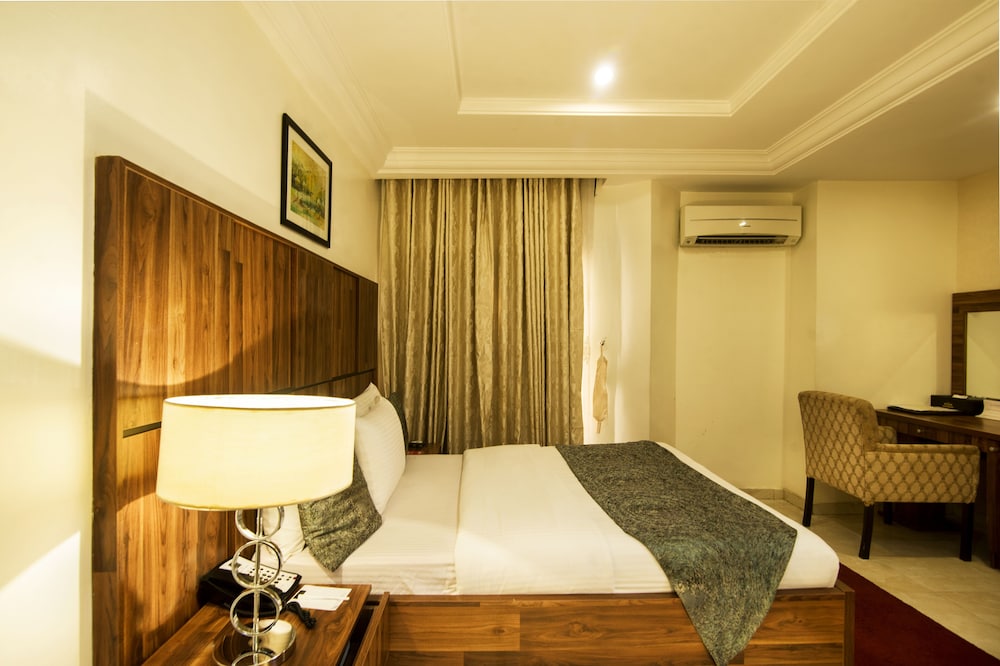 Qualibest Grand Hotels 13/52