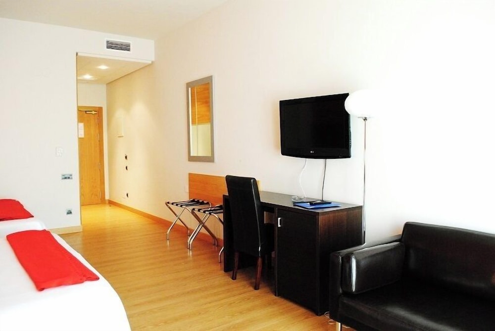 Maritimo Ris Hotel and Apartments 52/73
