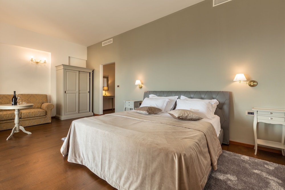 Wine Residence Cattunar 12/50