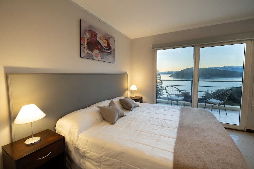 1 BEDROOM, SUPERIOR, DOUBLE BED, LAKE VIEW