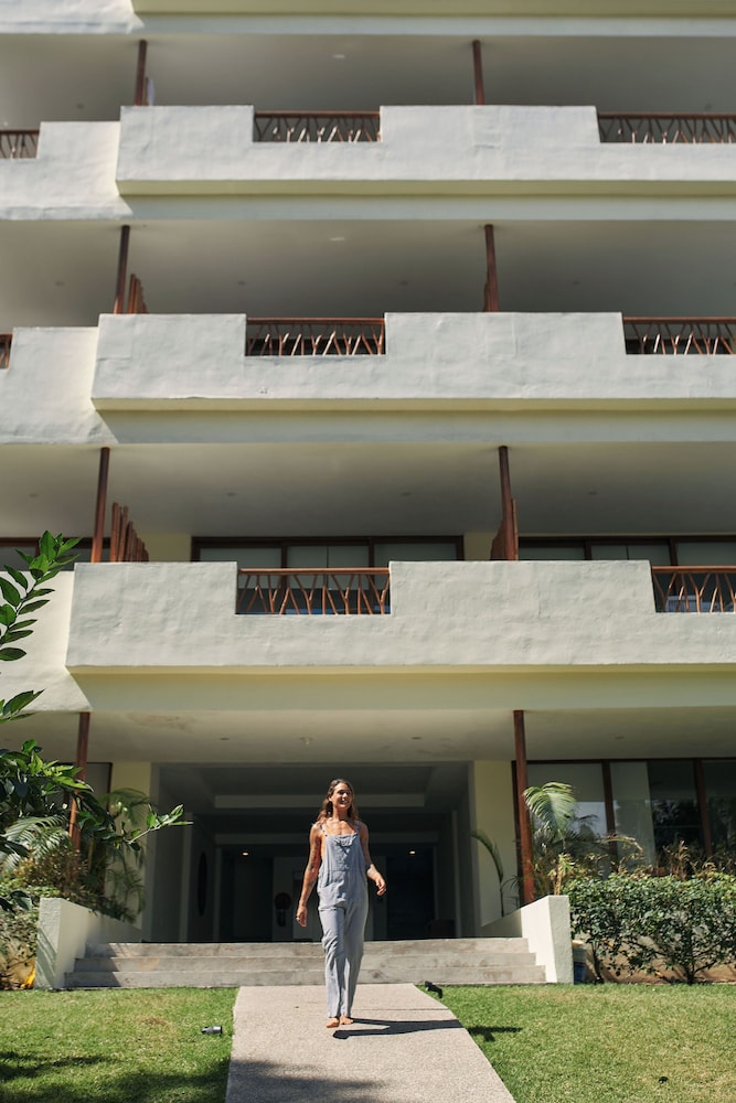 Hotel Ysuri 1/50