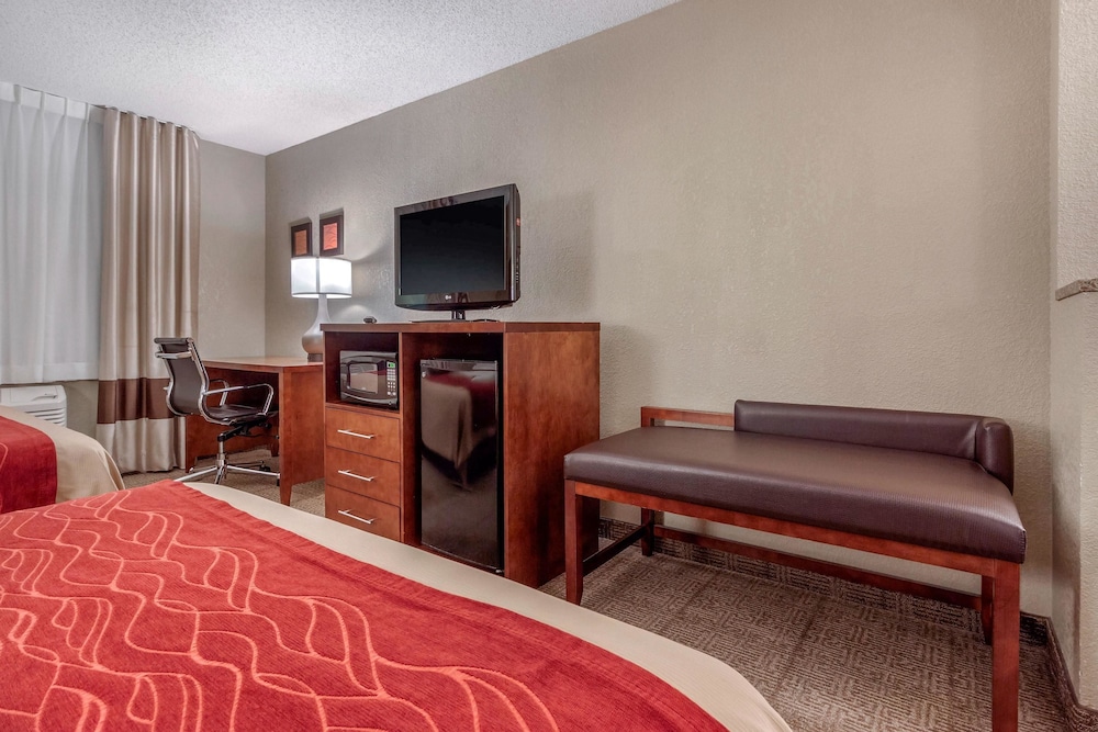Comfort Inn and Suites Hays I-70 38/46