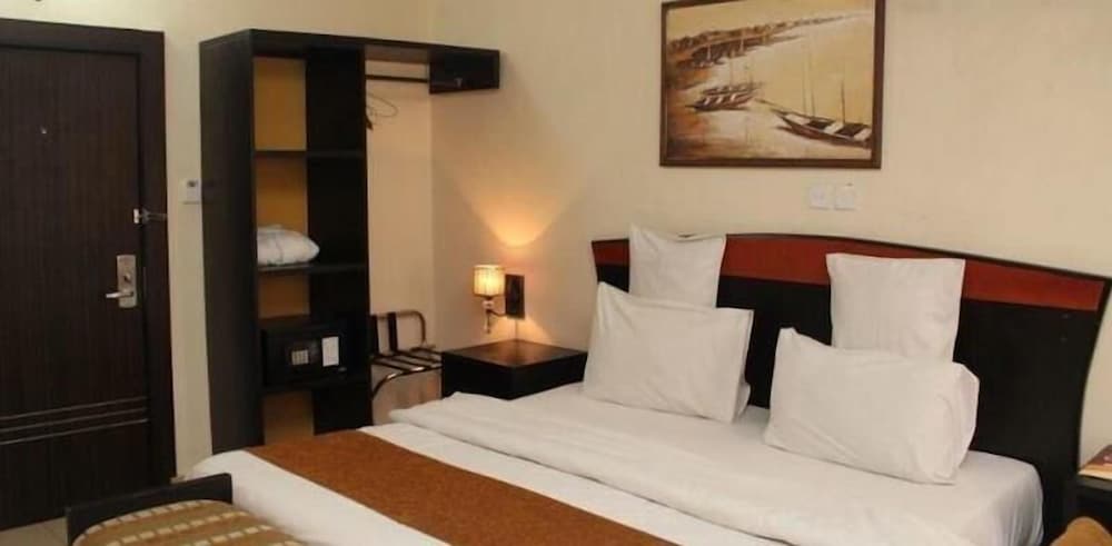 Deluxe, Queen Bed