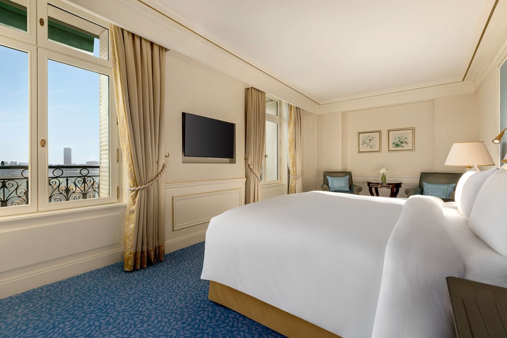 Room, Twin Beds, Eiffel View