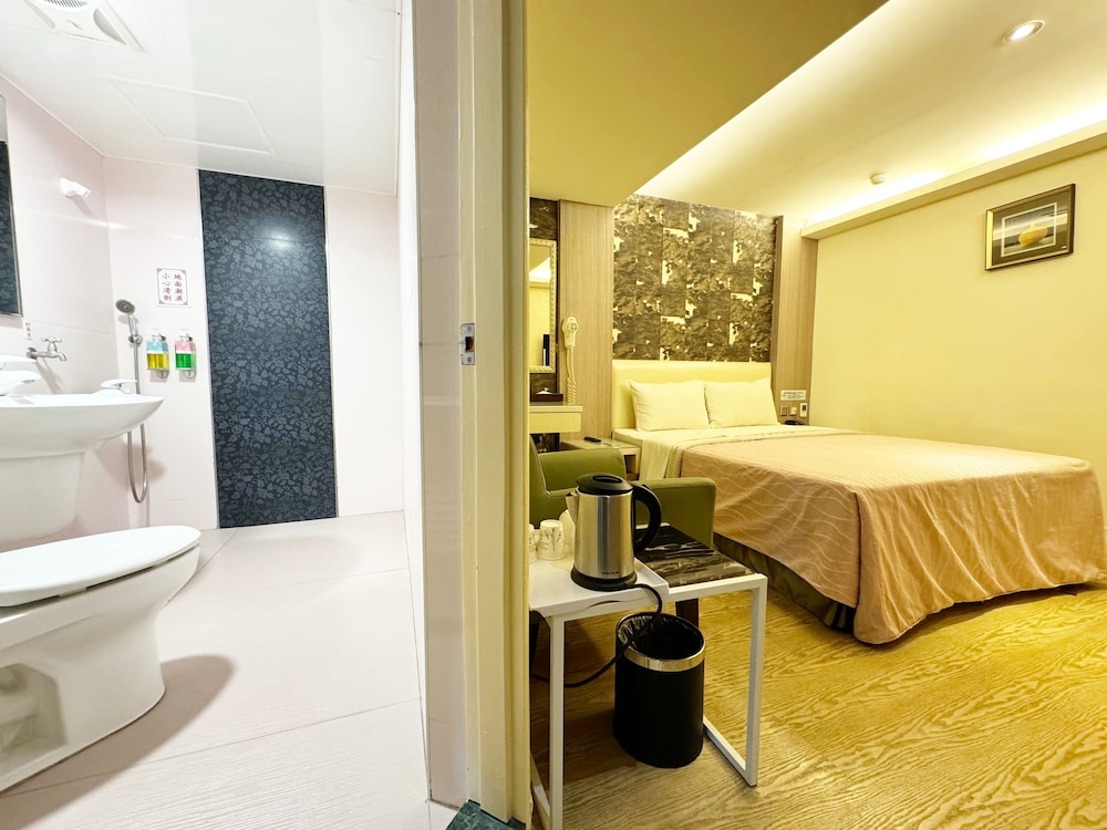 Ai-Lai Fashion Hotel 48/72
