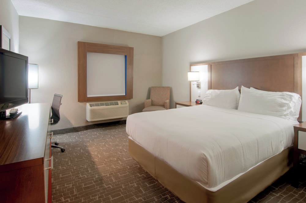 Holiday Inn Express Hotel And Suites Nashville I 40 And I 24 Spence Ln 11/37