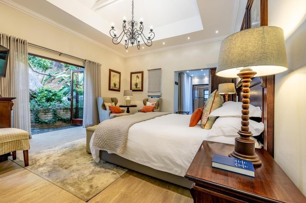 Garden, King Bed
