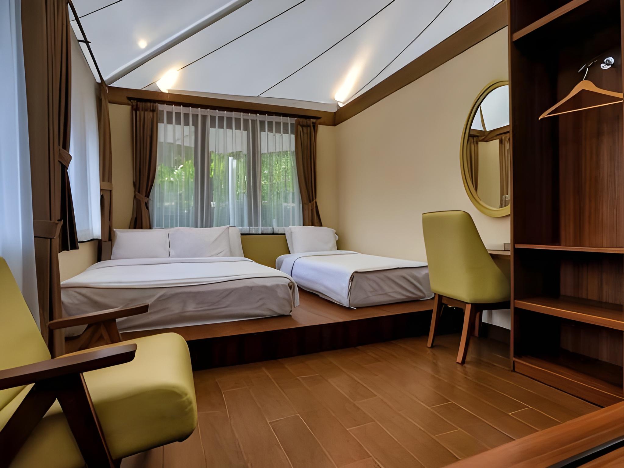 Glamping, Junior