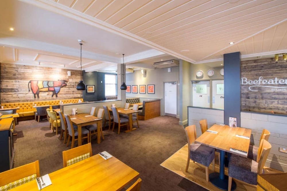Premier Inn Manchester Salford Quays 34/47