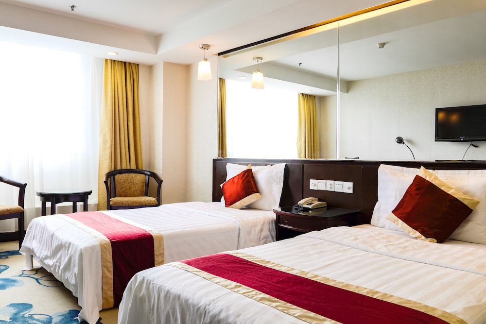 LN New World Hotel 8/46