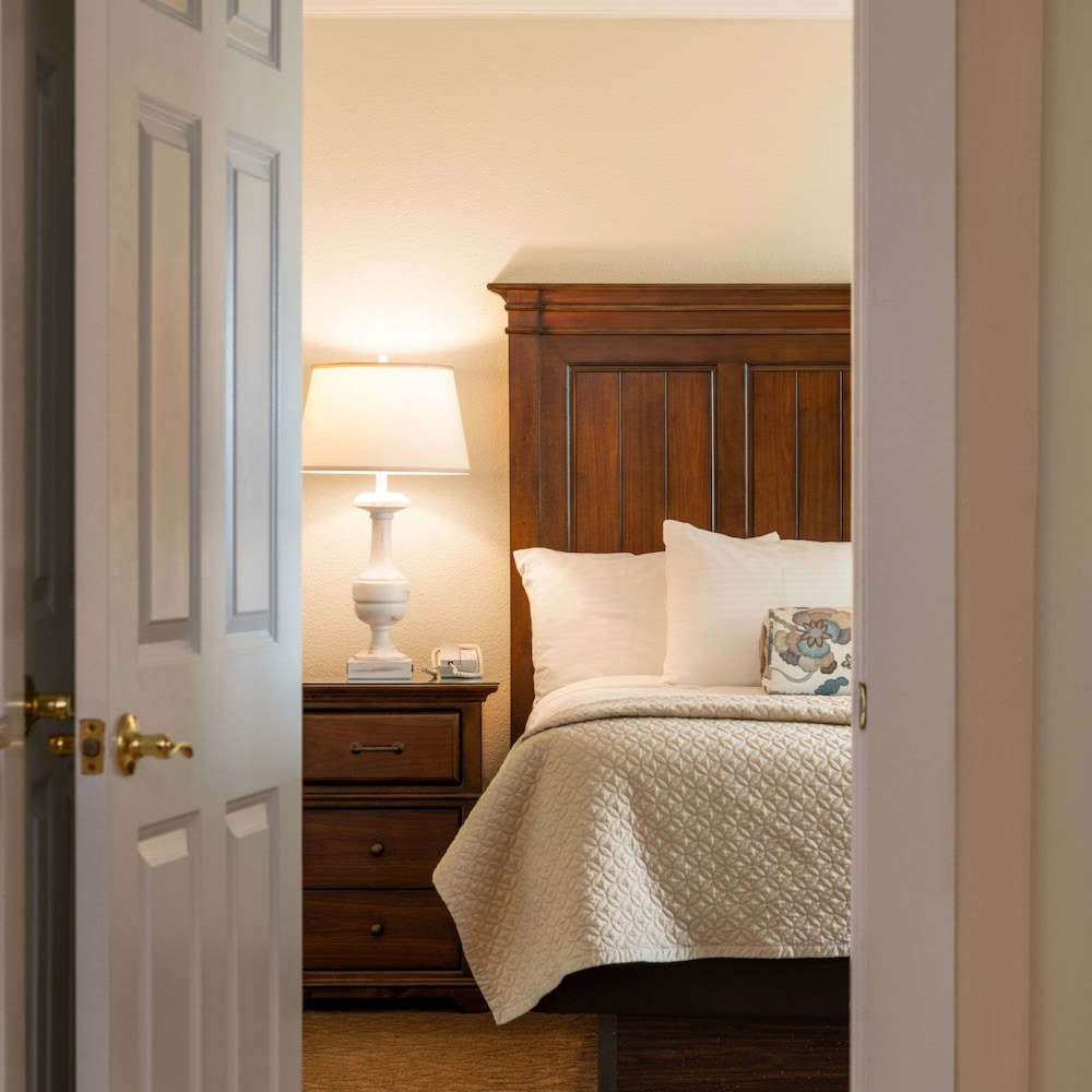 Heritage, Suite, King Bed, Sofa، Mountain View Grand Resort and Spa 2/3
