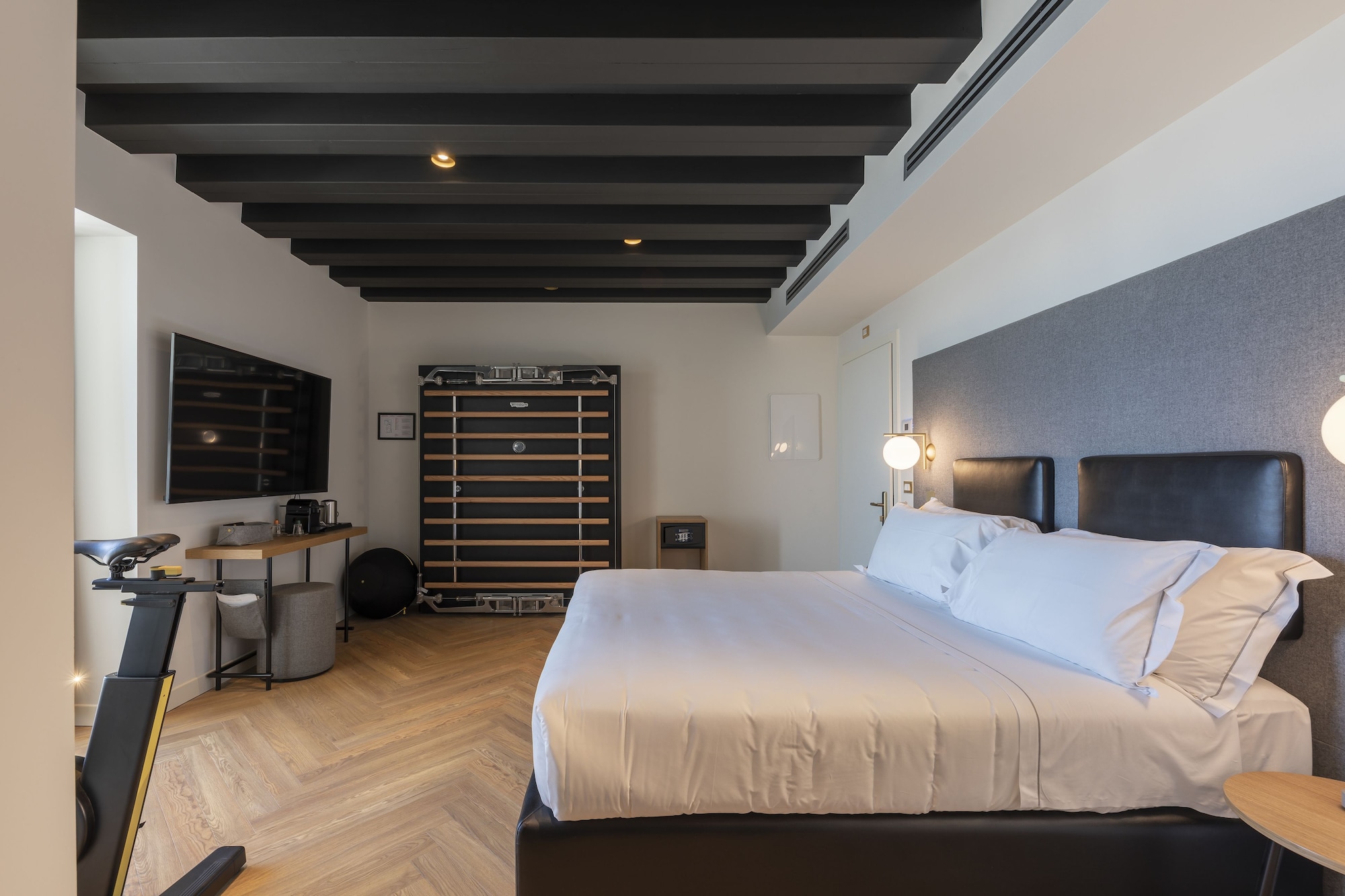 FITNESS, DELUXE, LAKE VIEW, TERRACE