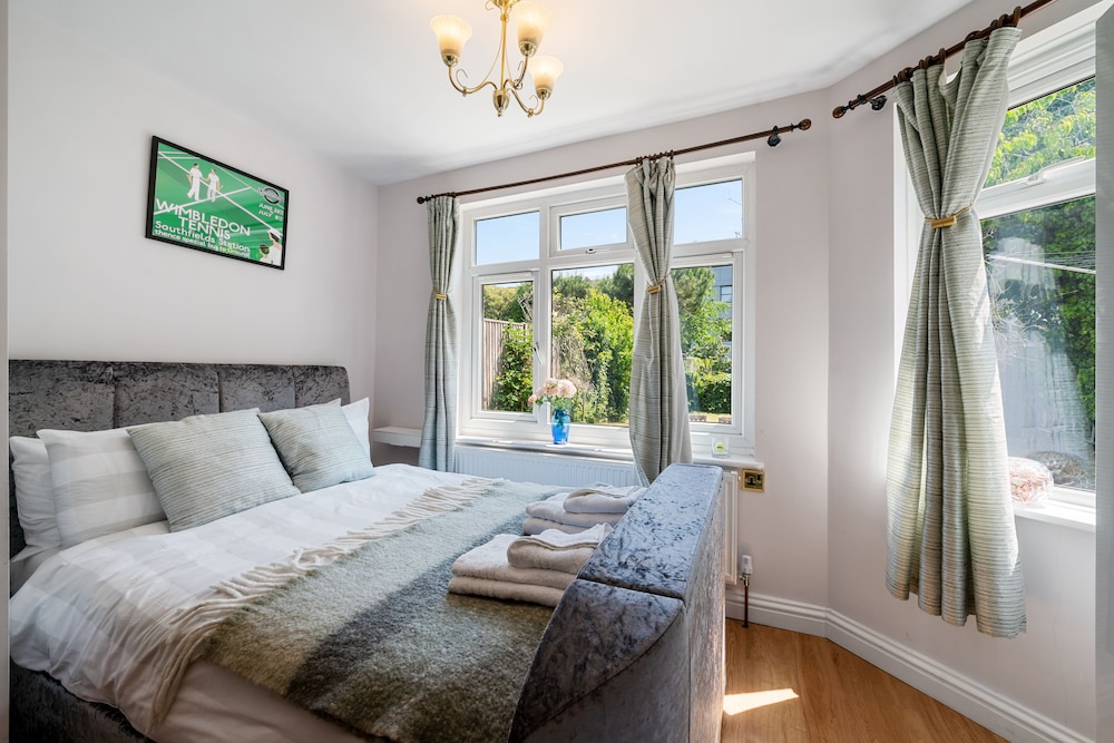 Wimbledon Holiday Lets 12/50