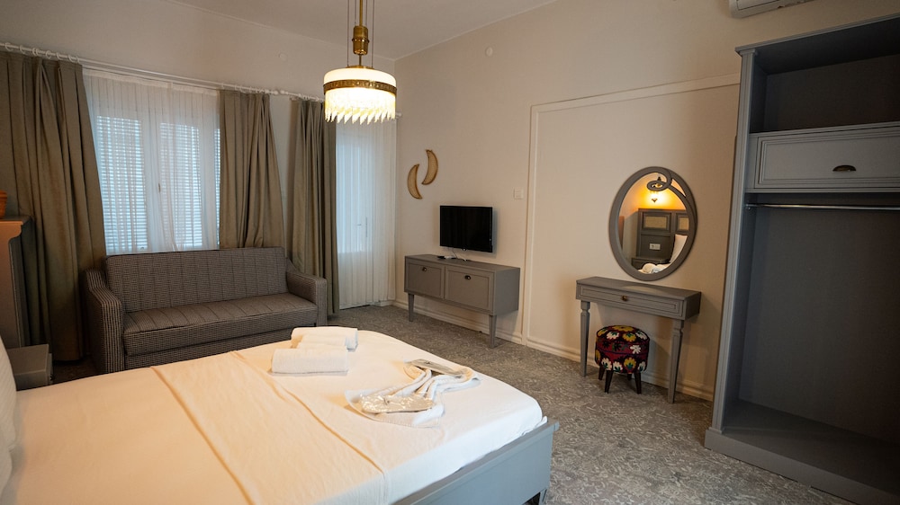 Ece Suites Apart 15/50