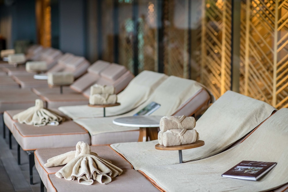 Hyatt Regency Bangkok Sukhumvit 63/76
