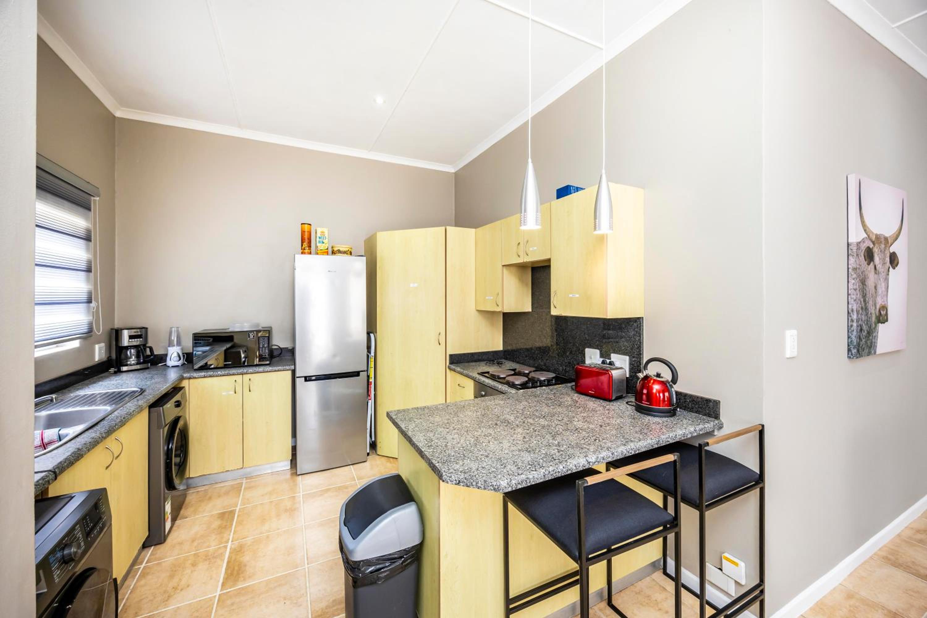 Modern Executive Unit 33/50