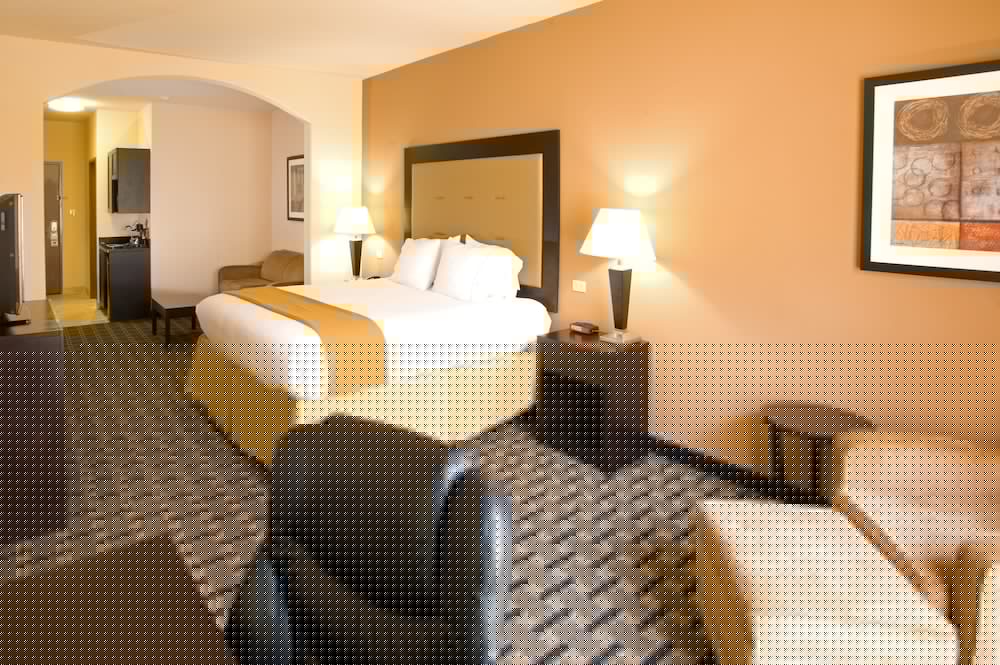 Holiday Inn Express Suites Beeville 31/76