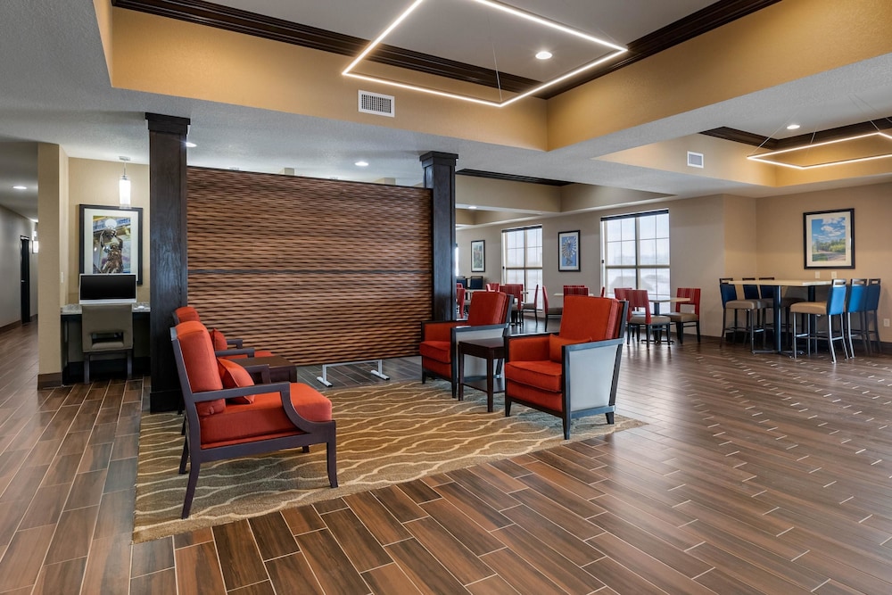 Comfort Inn & Suites Cedar Rapids Cid Eastern Iowa Airport 32/44