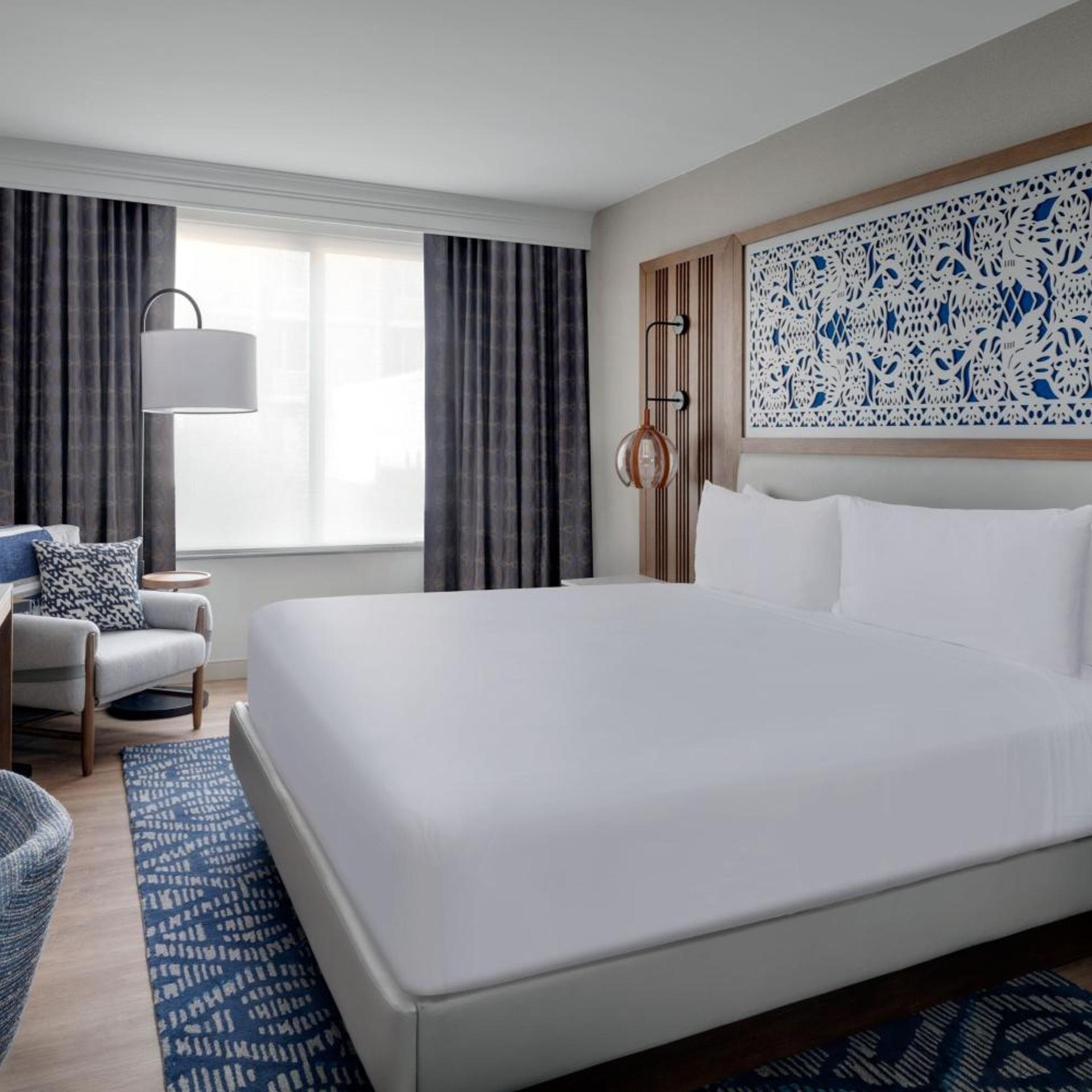 Room, King Bed, Concierge Level, Top Floor