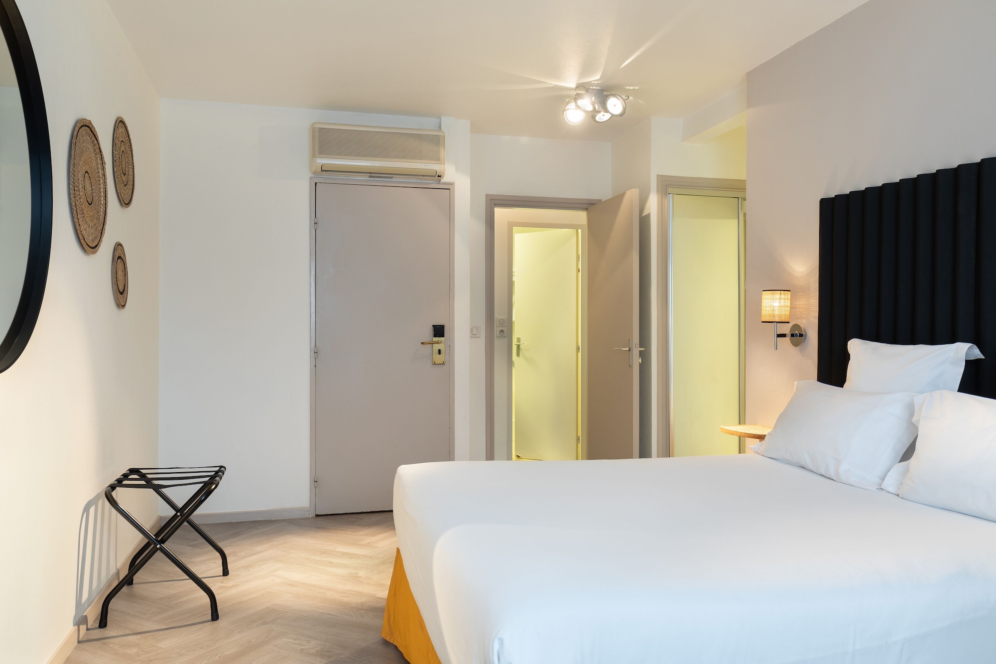 SUPERIOR, DOUBLE BED