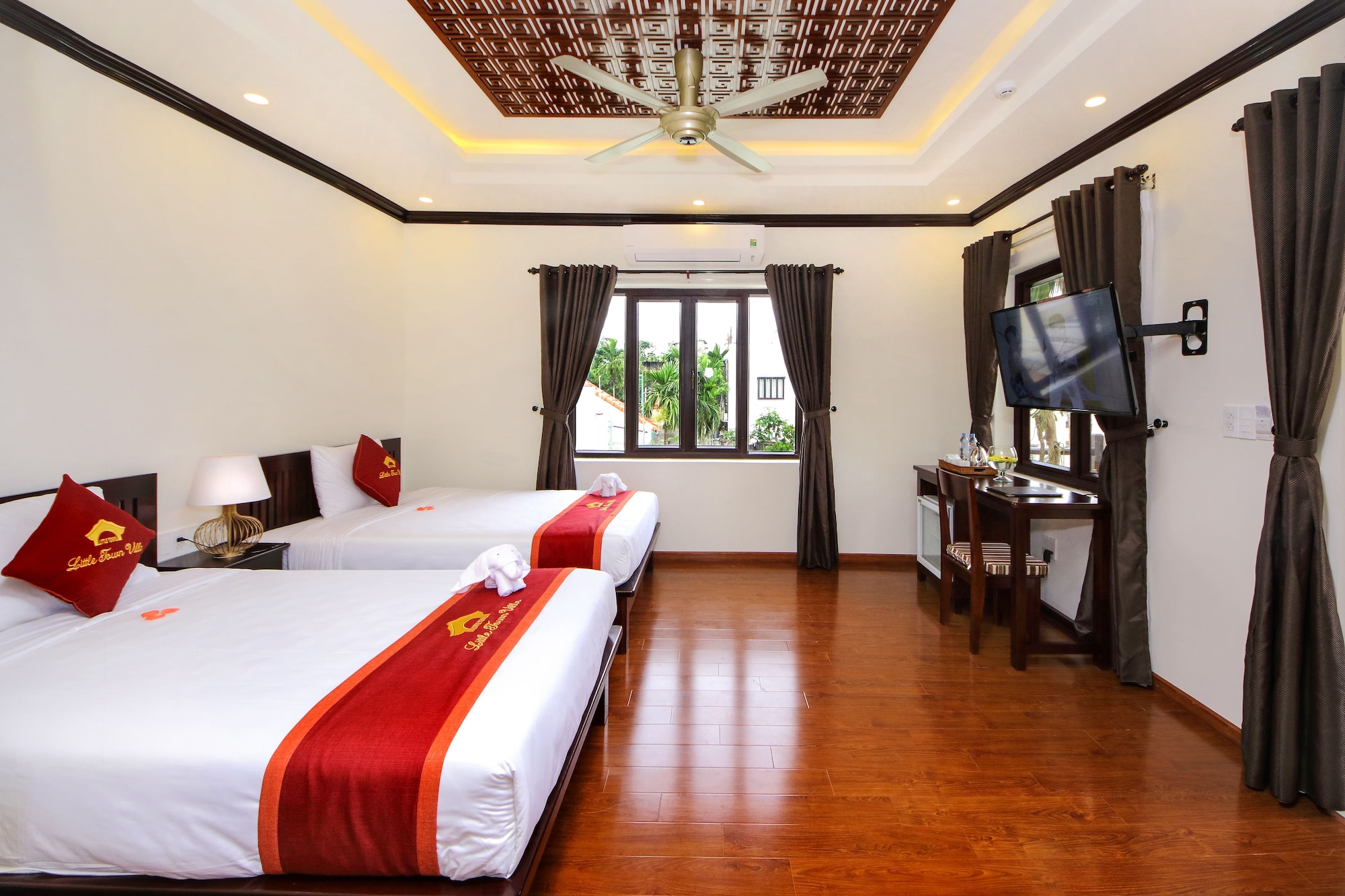 family suite, pool view