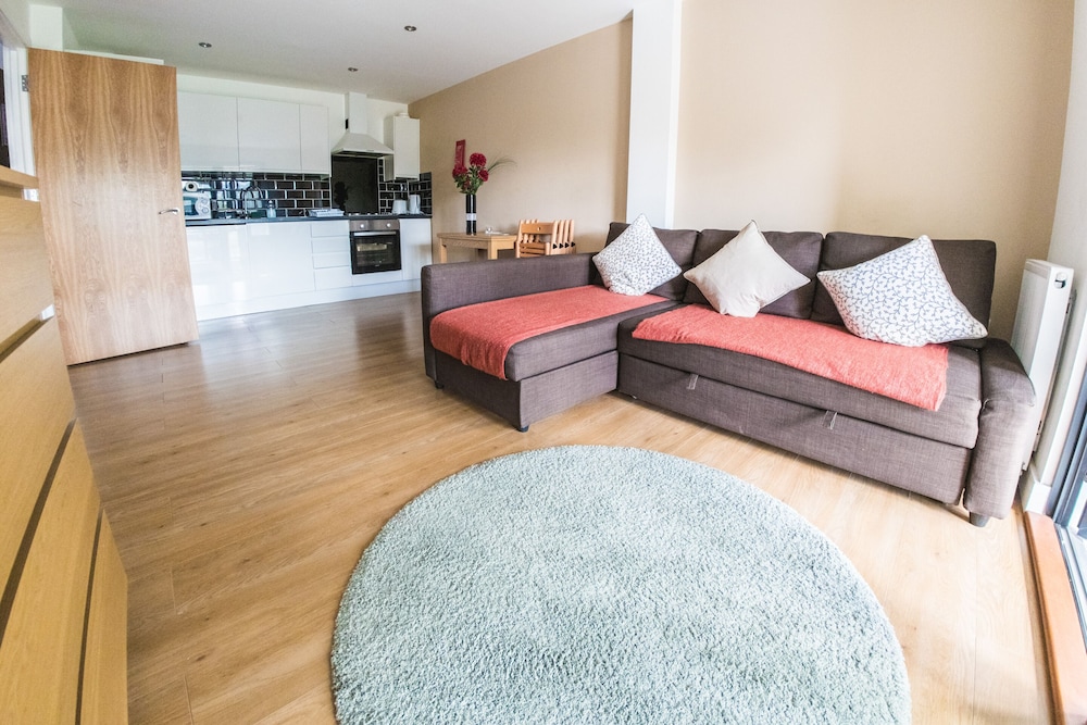 Ilford Tower Apartments 30/45