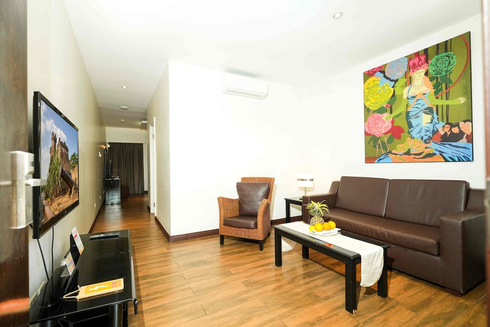 Court Meridian Hotel And Suites 18/36
