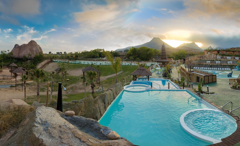 Magic Natura Animal, Water Park & Polynesian Lodge Resort 22/31