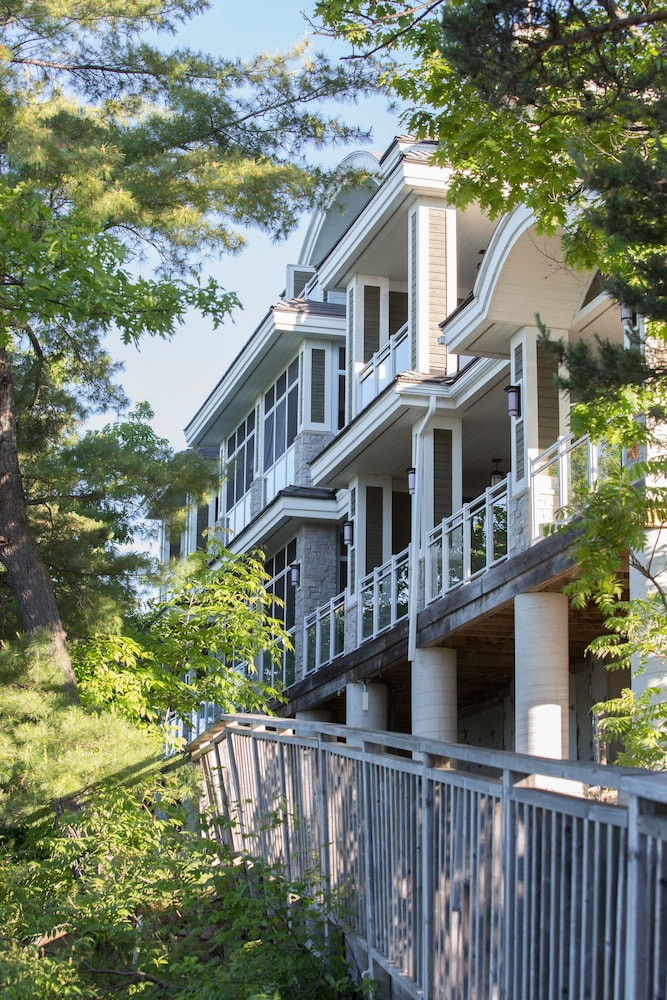 Touchstone Resort 2/57