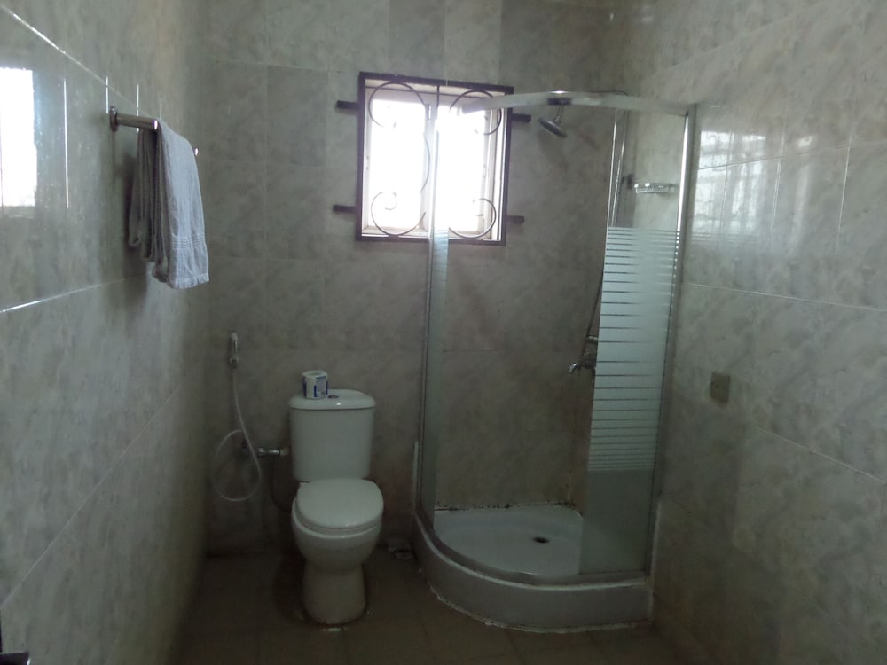 EXECUTIVE, QUEEN BED