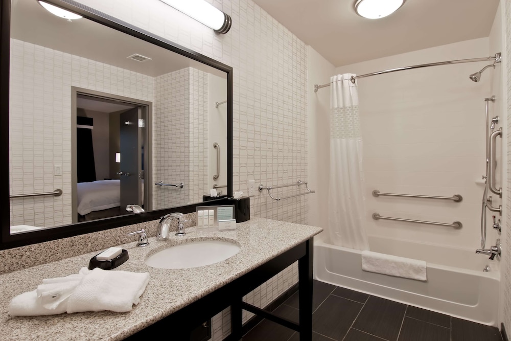 Hampton Inn Suites Bellevue Downtown Seattle Wa 11/53