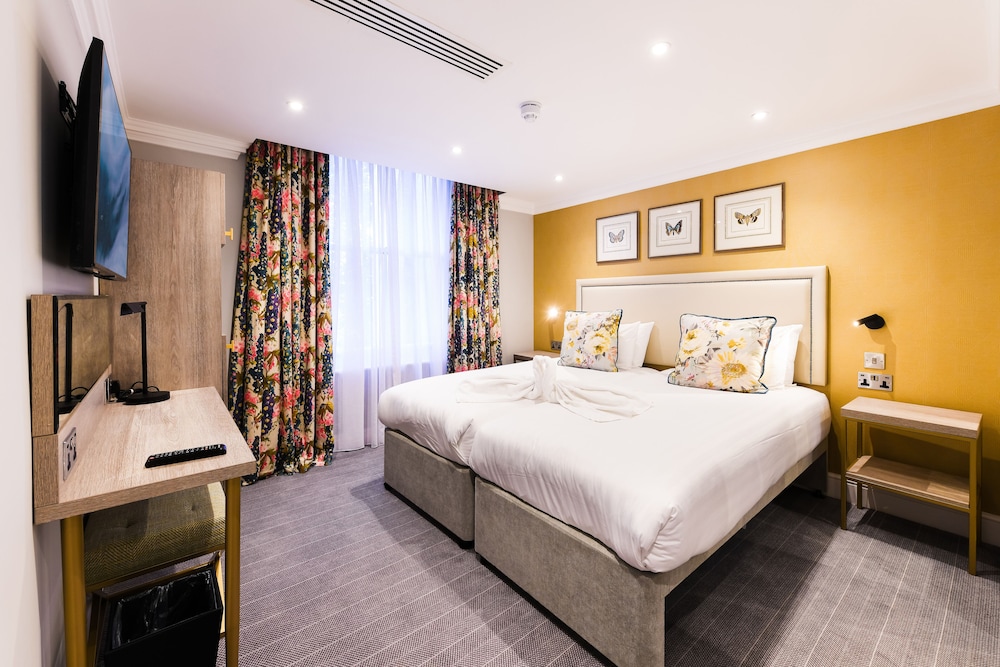 Byron Hotel 23/69