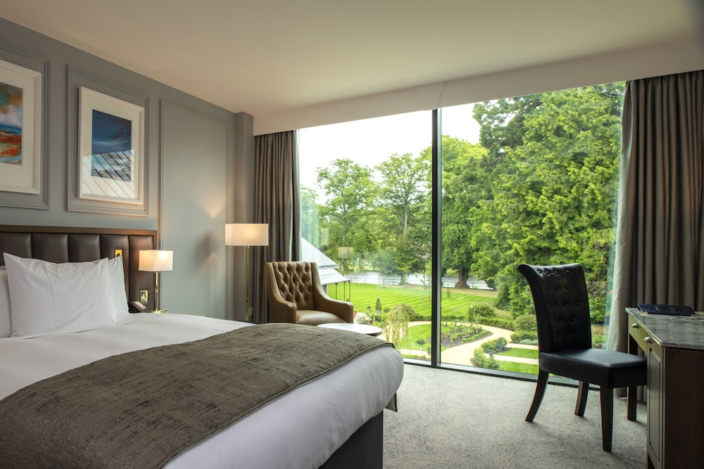 Executive, King Bed, Convertible Double Bed, Courtyard View