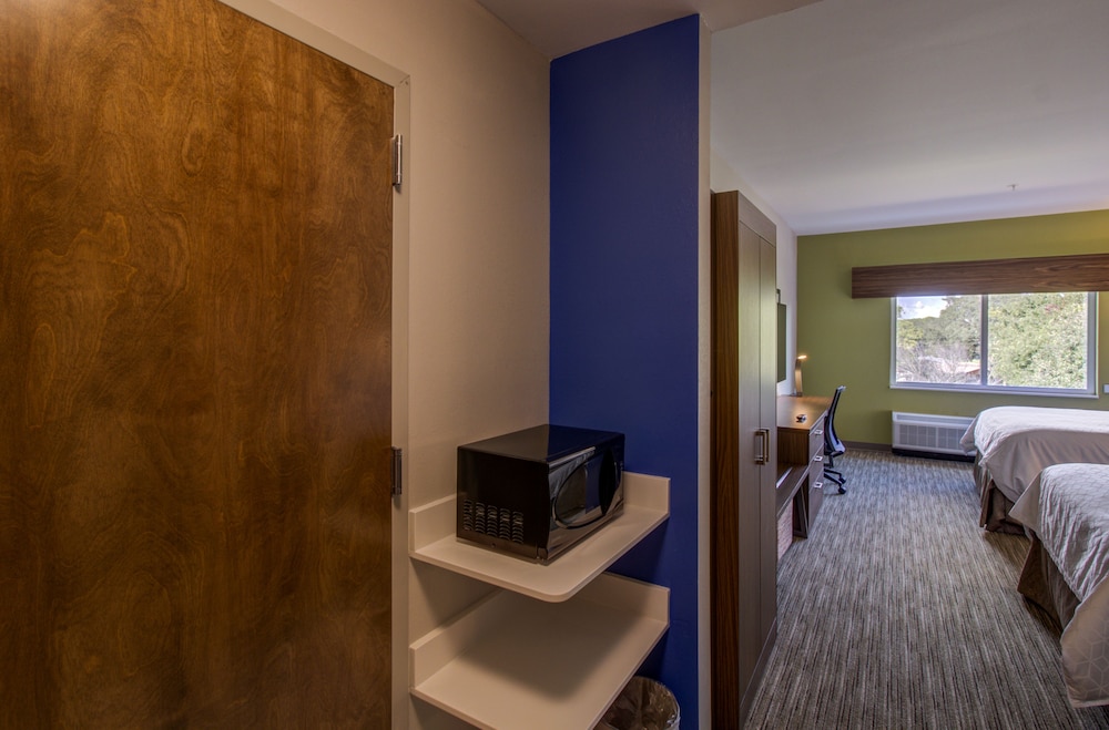 HOLIDAY INN EXPRESS FORT WALTON BEACH CENTRAL 28/47