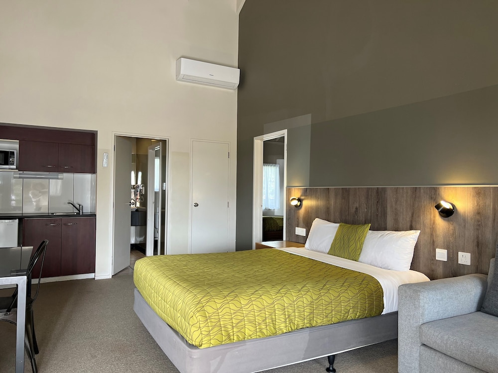 Airport Manor Inn 20/66